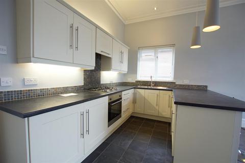 2 bedroom flat to rent, Warwick New Road, Leamington Spa