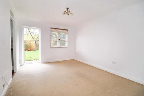 1 bedroom ground floor maisonette for sale, Lindley Road, Walton-on-Thames KT12