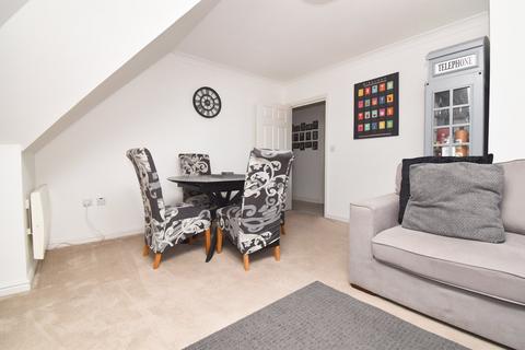 2 bedroom apartment for sale, Russell Road, Walton-on-Thames, KT12