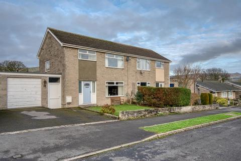 Weaving Avenue, Castleton