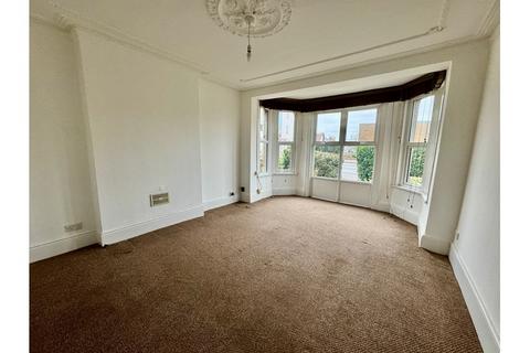 2 bedroom flat to rent, London Road, Leigh-on-Sea, Essex