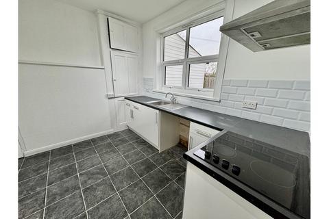 2 bedroom flat to rent, London Road, Leigh-on-Sea, Essex