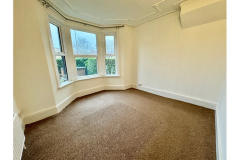 2 bedroom flat to rent, London Road, Leigh-on-Sea, Essex