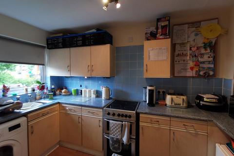 2 bedroom terraced house to rent, Snowdon Close, Thatcham RG19