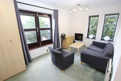 Studio to rent, Spirit Quay, London E1W