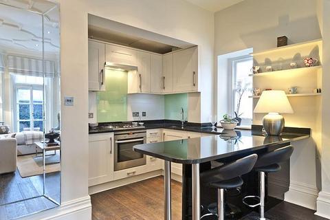 2 bedroom flat to rent, Sloane Court West, London, SW3