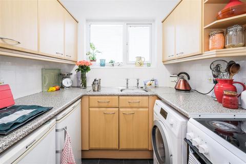 2 bedroom maisonette for sale, Woodland Road, North Chingford