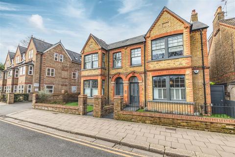 2 bedroom apartment for sale, St. Leonards Road, Windsor