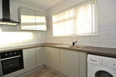 2 bedroom maisonette to rent, Ashgrove Road, Ashford TW15