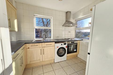 2 bedroom flat to rent, Serbin Close, London E10