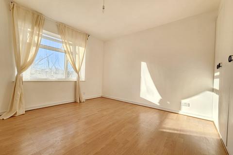 2 bedroom flat to rent, Serbin Close, London E10