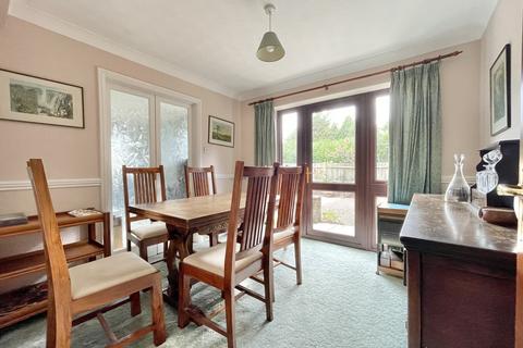 2 Chestnut Court, Exeter, EX2 8XY