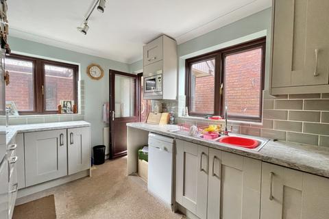 2 Chestnut Court, Exeter, EX2 8XY