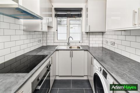 2 bedroom apartment to rent, Beech Lawns, London N12