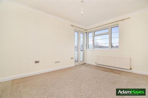 2 bedroom apartment to rent, Beech Lawns, London N12