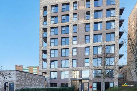 3 bedroom flat for sale, Lyall House, London, E13 9FA