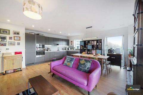 3 bedroom flat for sale, Lyall House, London, E13 9FA