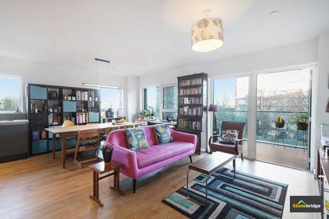 3 bedroom flat for sale, Lyall House, London, E13 9FA