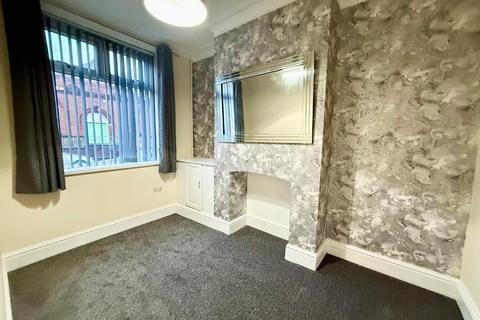 2 bedroom terraced house to rent, Hamil Road, Burslem ST6