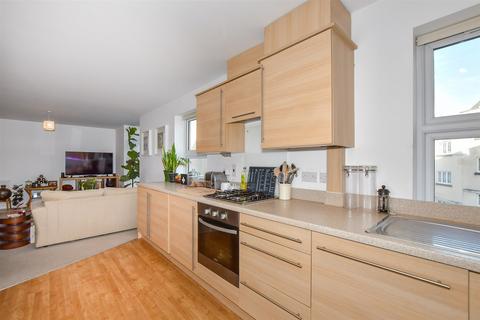 2 bedroom flat for sale, Taylor Close, Tonbridge, Kent