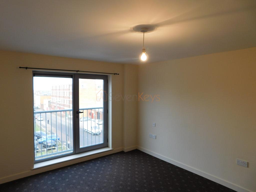 18 Biscop House Bedroom.JPG