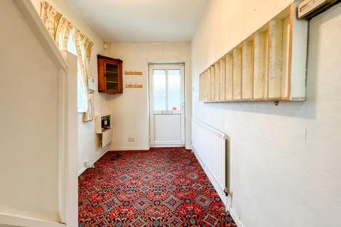 3 bedroom semi-detached house for sale, Glen Avenue, Batley