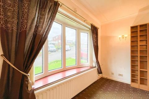 3 bedroom semi-detached house for sale, Glen Avenue, Batley