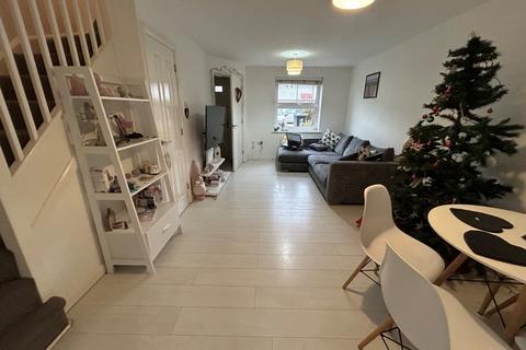 3 bedroom terraced house to rent, Hansen Gardens, Southampton SO30