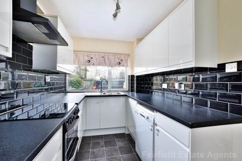 3 bedroom end of terrace house to rent, Solesbridge Close, Chorleywood