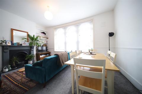 3 bedroom flat to rent, Hampden Road, London