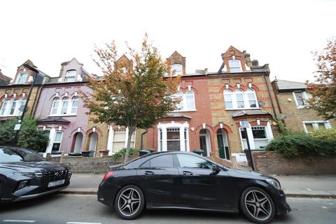 3 bedroom flat to rent, Hampden Road, London