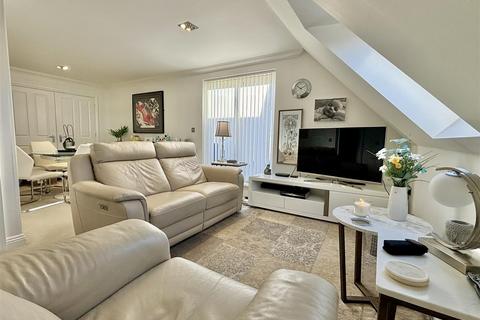 2 bedroom flat for sale, 641-643 Blandford Road, Poole BH16