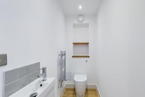 46 Albany Road, Crawley, RH11 7BZ