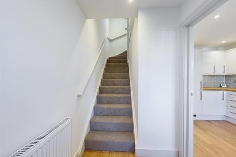 46 Albany Road, Crawley, RH11 7BZ