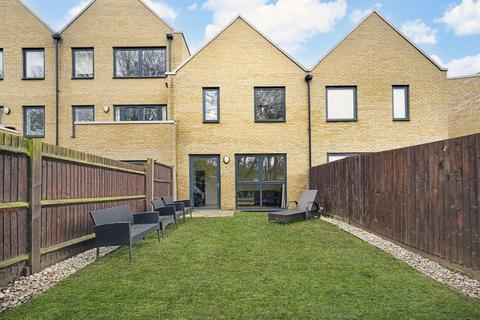 3 bedroom terraced house for sale, Bathurst Square London N15