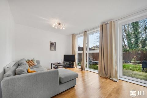 3 bedroom terraced house for sale, Bathurst Square London N15