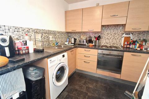 3 bedroom flat to rent, Winker Green Mills, Stanningley Road Armley, Leeds