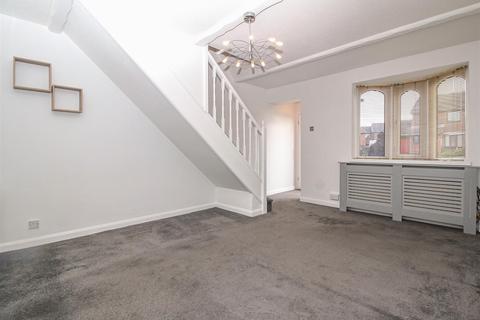 2 bedroom house to rent, Stuart Court, Kingston Park, Newcastle Upon Tyne