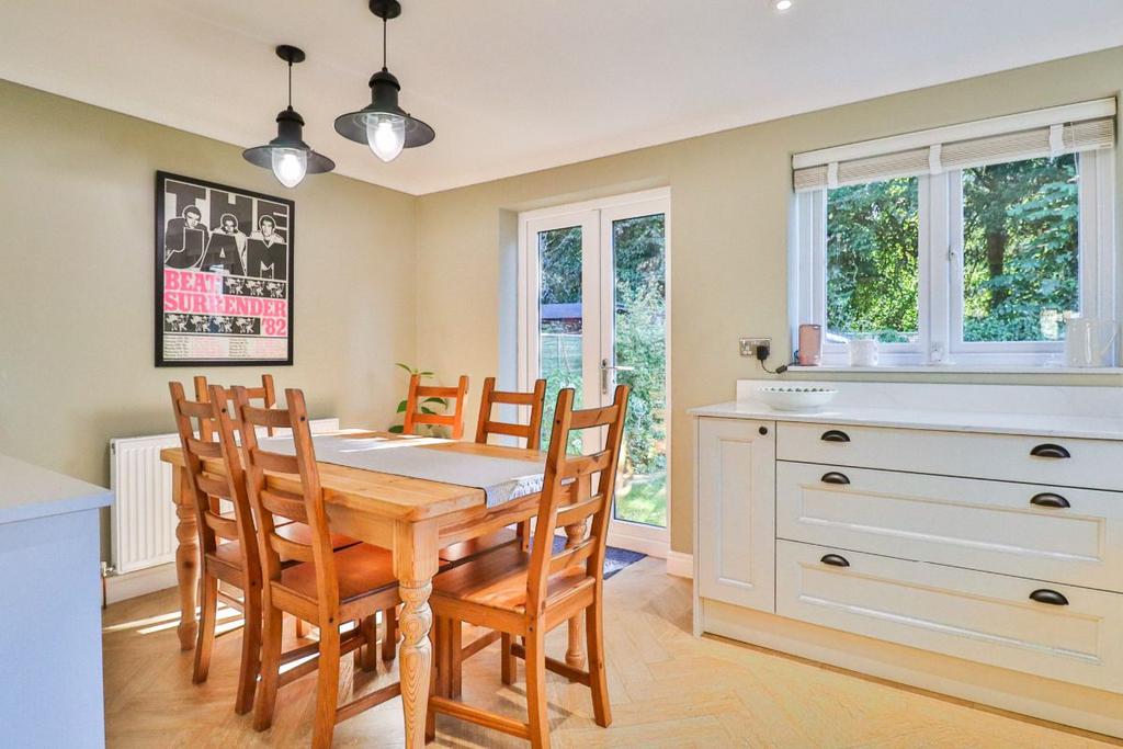 Kitchen/Dining area