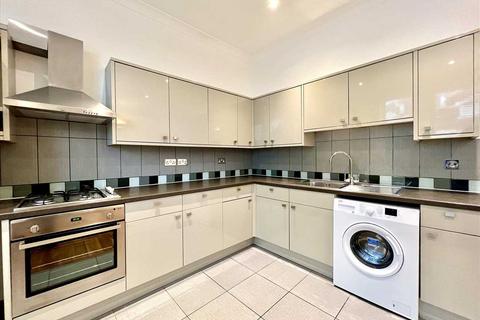 2 bedroom apartment to rent, Mitcham Lane