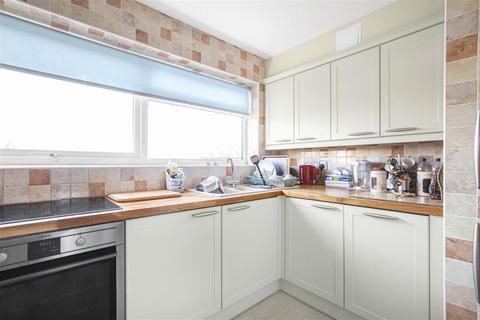 3 bedroom flat for sale, Maplin Close, Winchmore Hill, N21