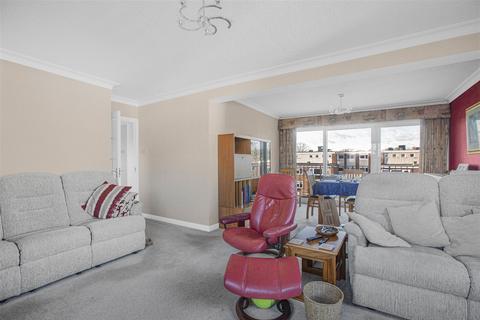 3 bedroom flat for sale, Maplin Close, Winchmore Hill, N21