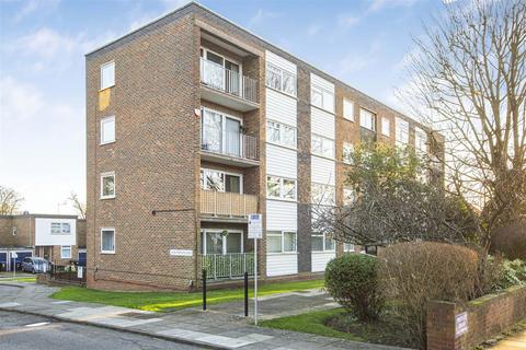 3 bedroom flat for sale, Maplin Close, Winchmore Hill, N21