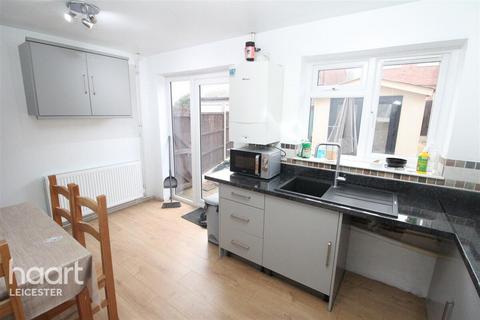 2 bedroom semi-detached house to rent, Copeland Avenue, LEICESTER