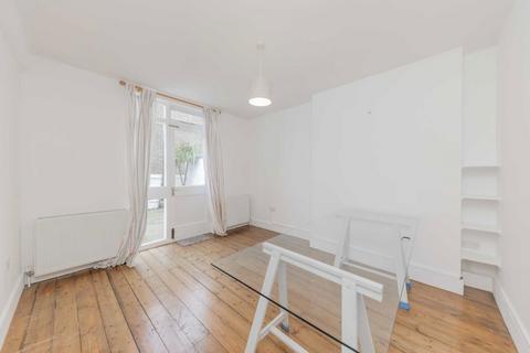 2 bedroom flat to rent, College Road, London NW10