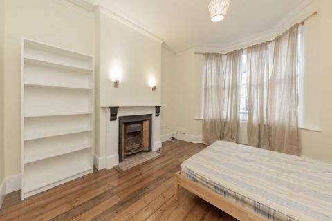 2 bedroom flat to rent, College Road, London NW10