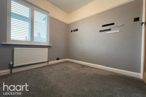 3 bedroom semi-detached house to rent, Sandown Road, WIGSTON