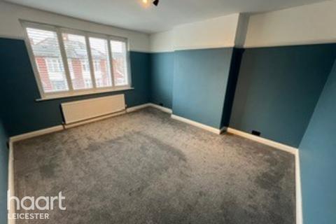 3 bedroom semi-detached house to rent, Sandown Road, WIGSTON