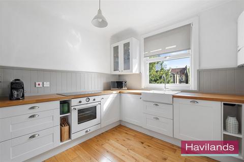 15a Lytton Avenue, London, N13 4EH