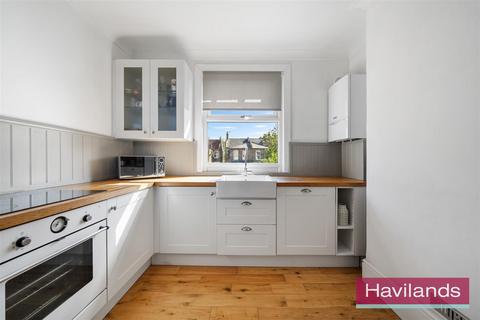 15a Lytton Avenue, London, N13 4EH